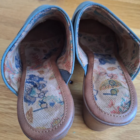 BOC BORN CONCEPT Clogs Womens Sz 8M Gray Faux Suede Block Heel Shoes Western - Picture 10 of 10